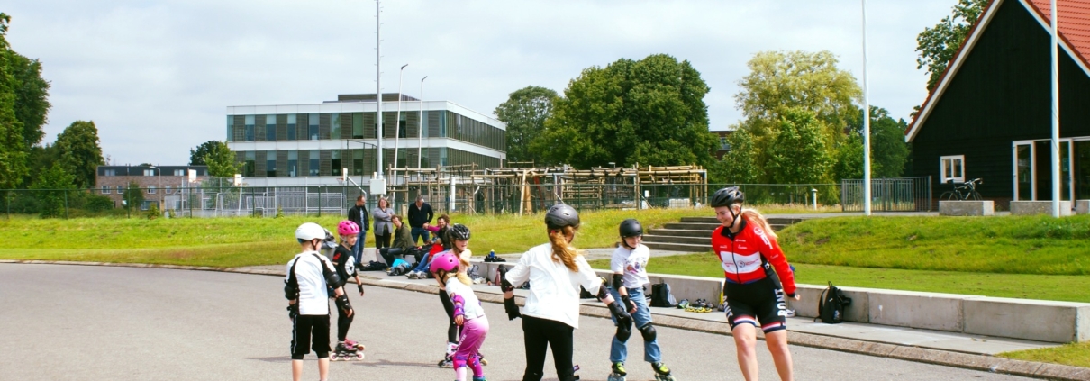 Skeelerles-skeelertraining-Jeugd-Kinderen-Schaatsles-Schaatstraining-Elfstedenhal-Leeuwarden-Schaatsschool-Schaatsgroep-Eleven.jpg