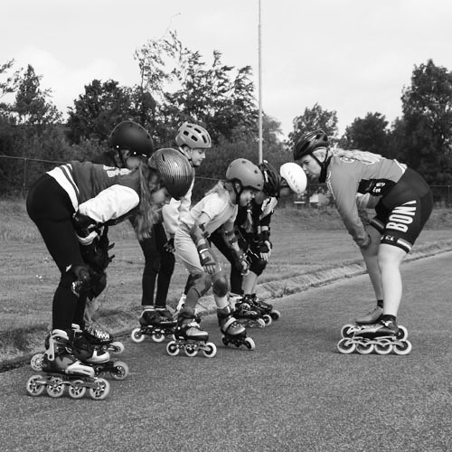 Skeelerles-skeelertraining-Jeugd-Kinderen-Schaatsles-Schaatstraining-Friesland-Elfstedenhal-Leeuwarden-Schaatsschool-Schaatsgroep-Eleven