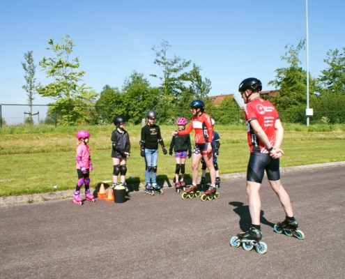 Skeelerles-training-Jeugd Burgum-Kinderen-Schaatsles-training-Friesland-Elfstedenhal-Leeuwarden-Schaatsschool-Schaatsgroep-Eleven